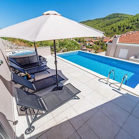 Amazing In With Private Swimming Pool, Be Inside Or Outside