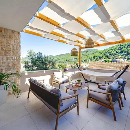 Amazing In With Private Swimming Pool, Be Inside Or Outside 度假居 *