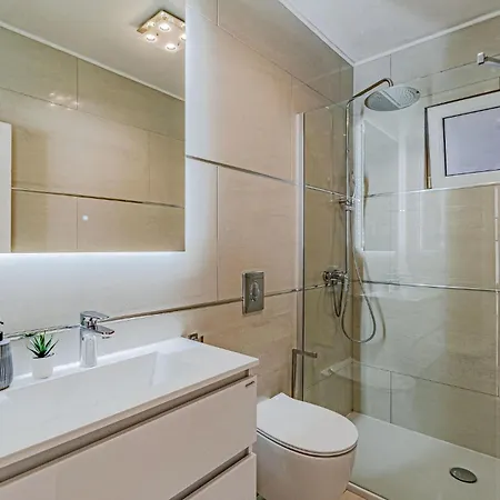 Amazing In With Private Swimming Pool, Be Inside Or Outside 度假居