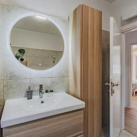 Amazing In With Private Swimming Pool, Be Inside Or Outside