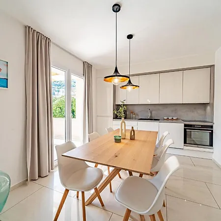 Amazing In With Private Swimming Pool, Be Inside Or Outside