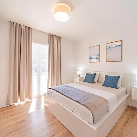 Amazing In With Private Swimming Pool, Be Inside Or Outside *